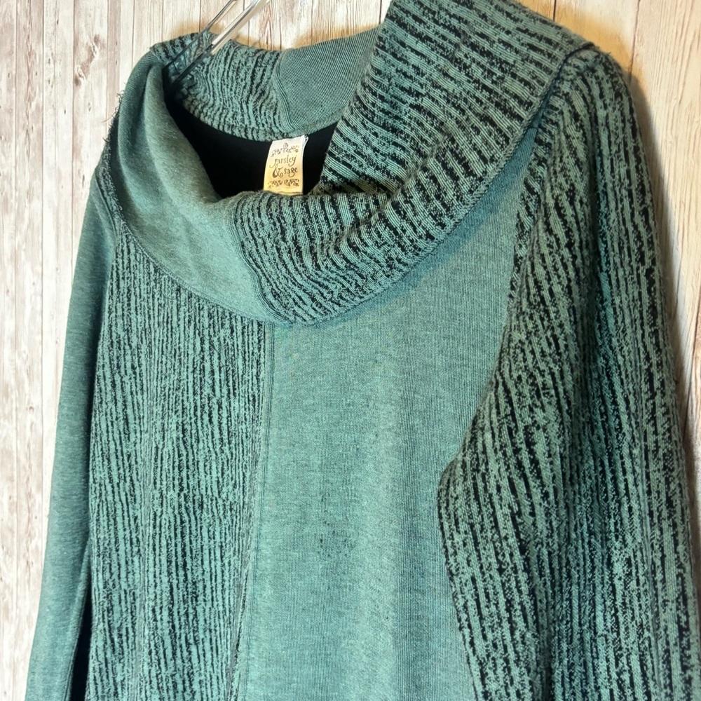 Parsley & Sage Contrast Cowl Neck High-Low Green & Black Tunic - Picture 2 of 5